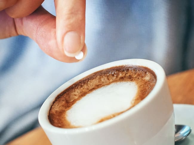 ¿Cuáles son los riesgos del aspartame, según la OMS? Experto explica