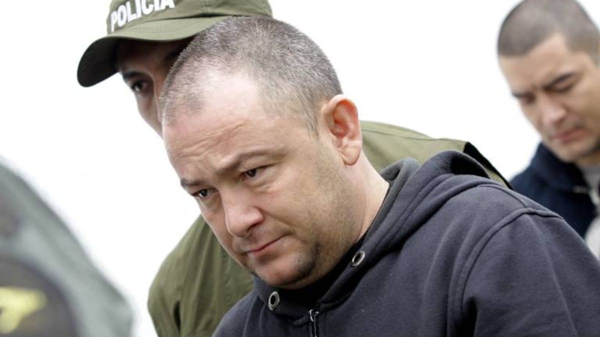 Hijo de alias ‘Douglas’ se entregó a las autoridades en Medellín