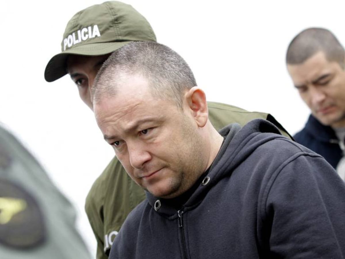 Hijo de alias ‘Douglas’ se entregó a las autoridades en Medellín