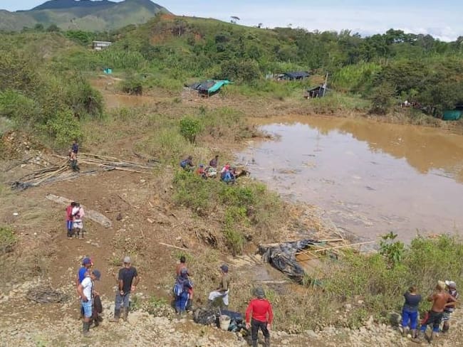 Continúan las operaciones de búsqueda para encontrar a la última víctima mortal. Crédito: Bomberos de Popayán.