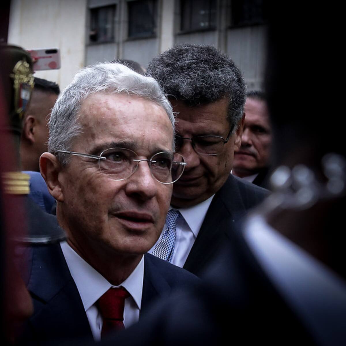 Jueces respaldan a jueza del caso Uribe