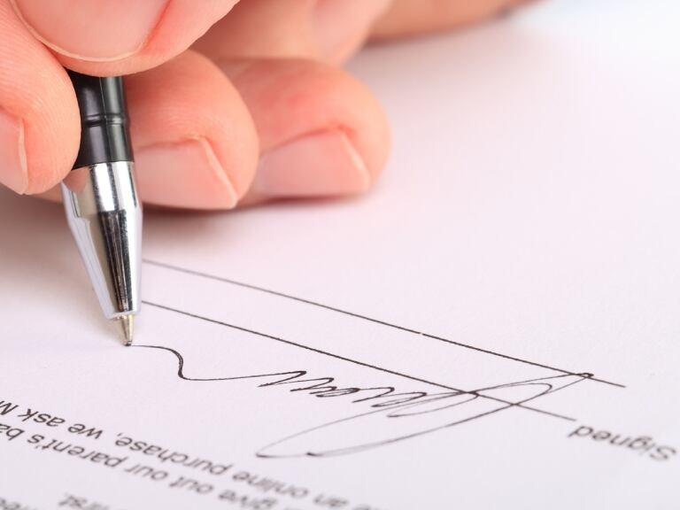 Imagen de referencia sobre firma // Getty images