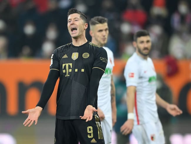 Robert Lewandowski en la derrota 2-1 del Bayern Múnich ante el Augsburg