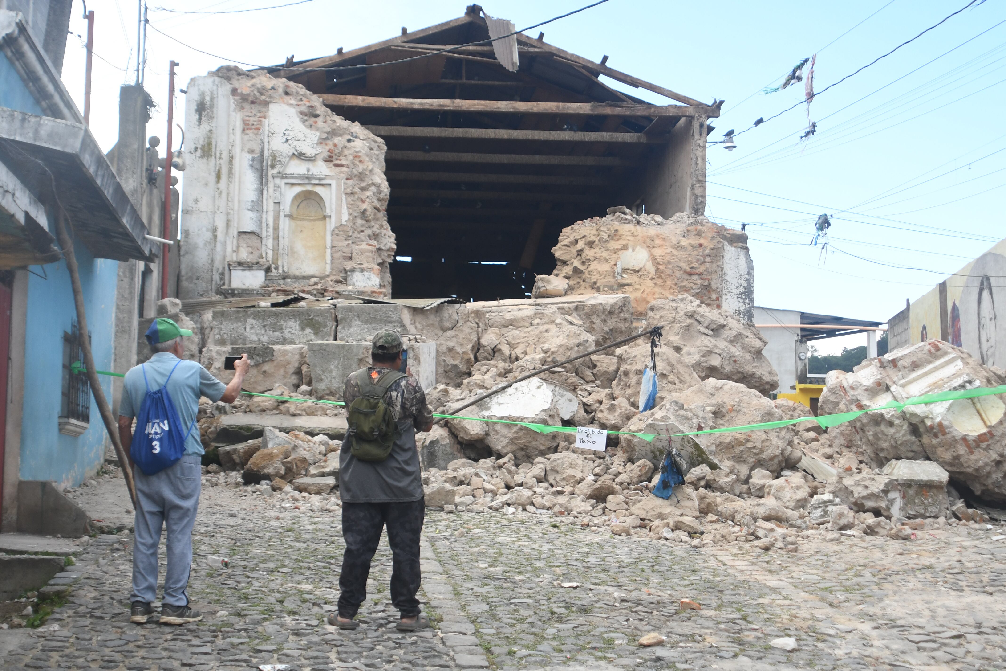 Edificación destruida por los temblores ocurridos en Guatemala. EFE/ Alex Cruz