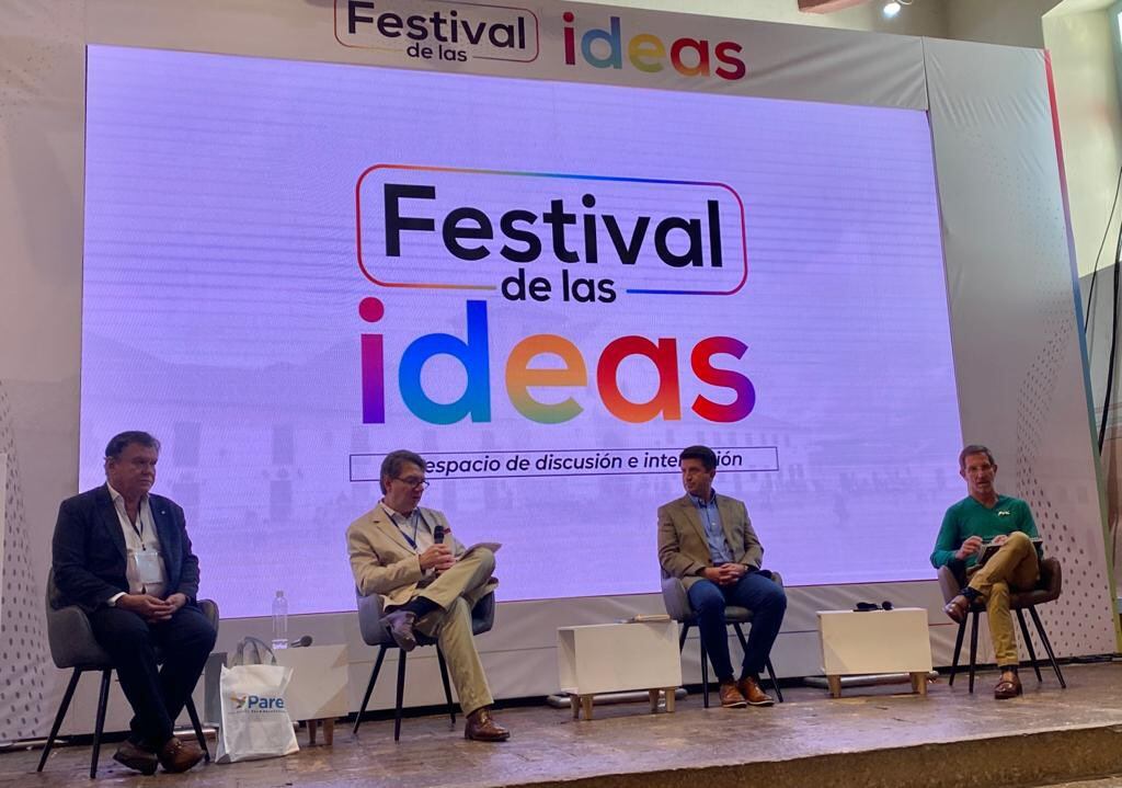 En la foto: León Valencia, Juan Carlos Restrepo, Diego Molano y Emilio Archila