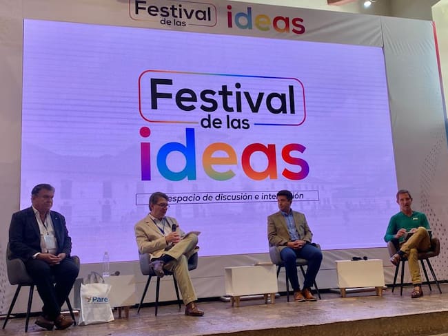 En la foto: León Valencia, Juan Carlos Restrepo, Diego Molano y Emilio Archila