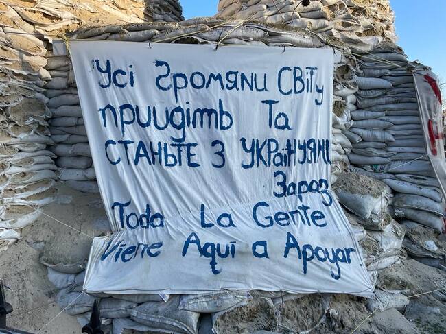 Kiev protege sus monumentos con sacos de arena, pensadores, artistas y fundadores de la nación