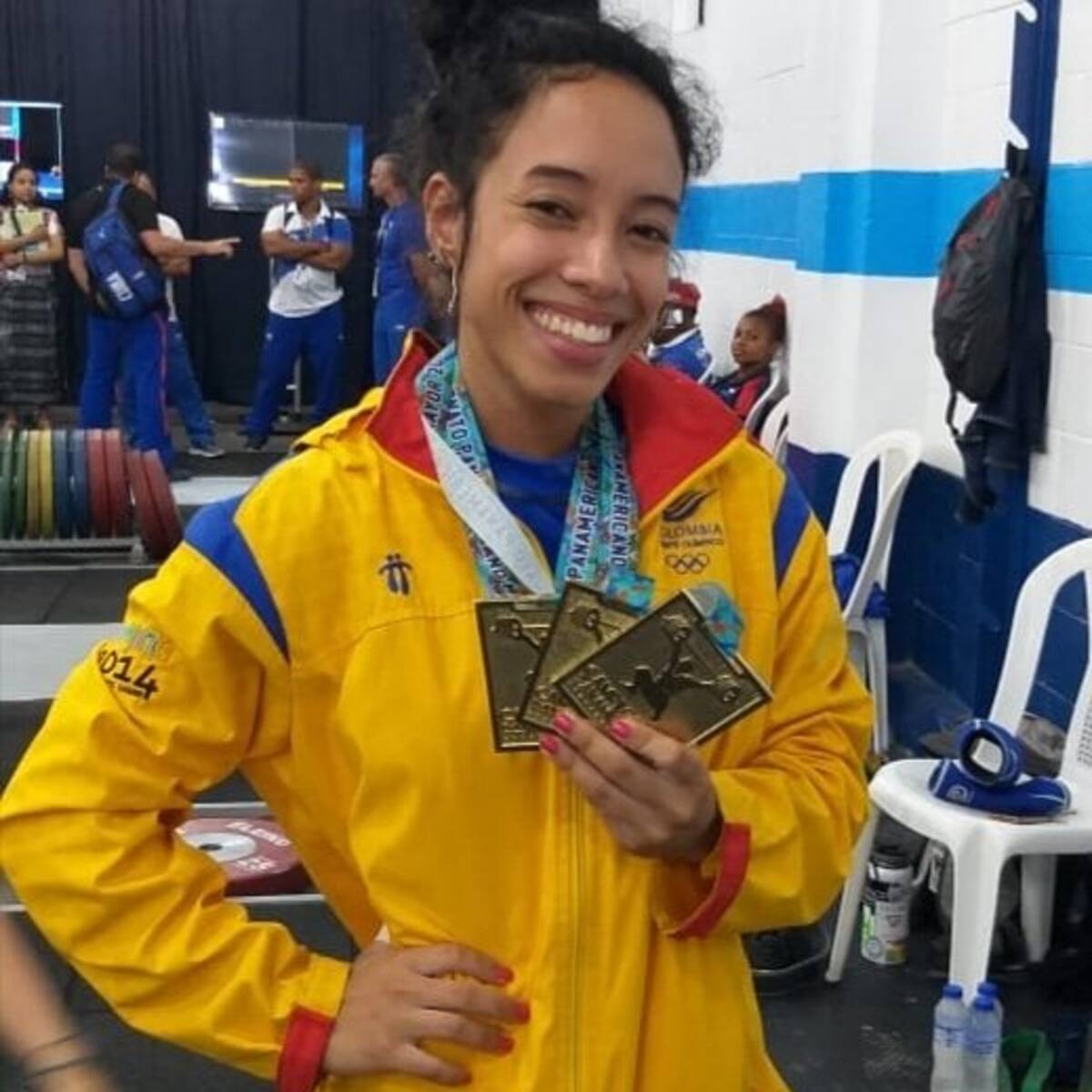 La pesista colombiana Manuela Berrío consiguió 3 medallas en el campeonato Mundial de halterofilia 2021