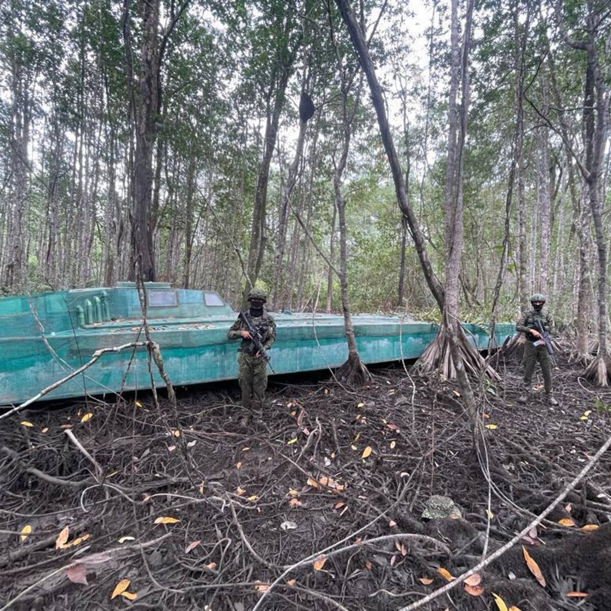 Ejército incauta dos semisumergibles ilegales de disidencias de las Farc en Nariño