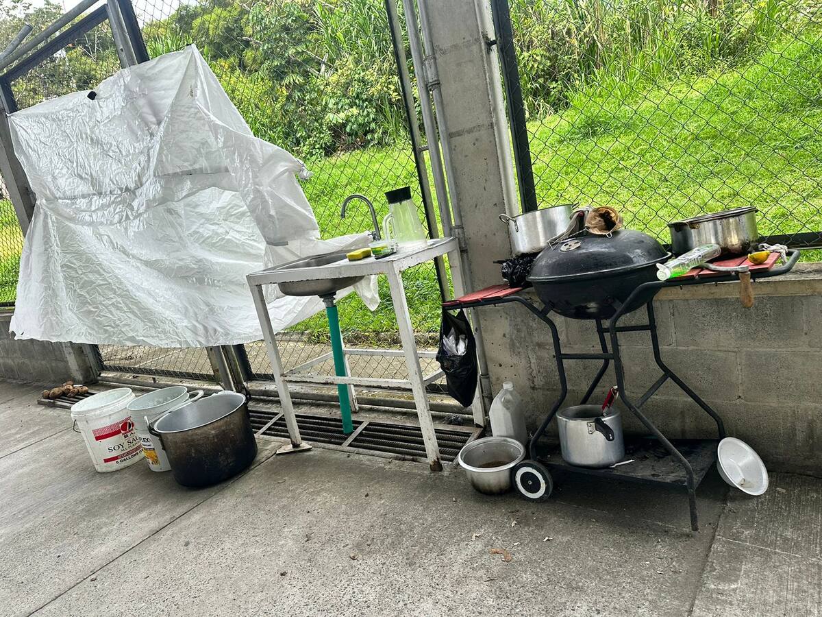 En precarias condiciones viven 17 familias desalojadas de un barrio en Dosquebradas