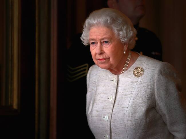 LONDON, ENGLAND - NOVEMBER 04: Queen Elizabeth II prepares to greet Kazakhstan President Nursultan Nazarbayev at Buckingham Palace on November 4, 2015 in London, England. The President of Kazakhstan is in the UK on an official visit as a guest of the British Government. He is accompanied by his wife and daughter, Dariga Nazarbayeva, who is also the Deputy Prime Minister. (Photo by Chris Jackson - WPA Pool/Getty Images)