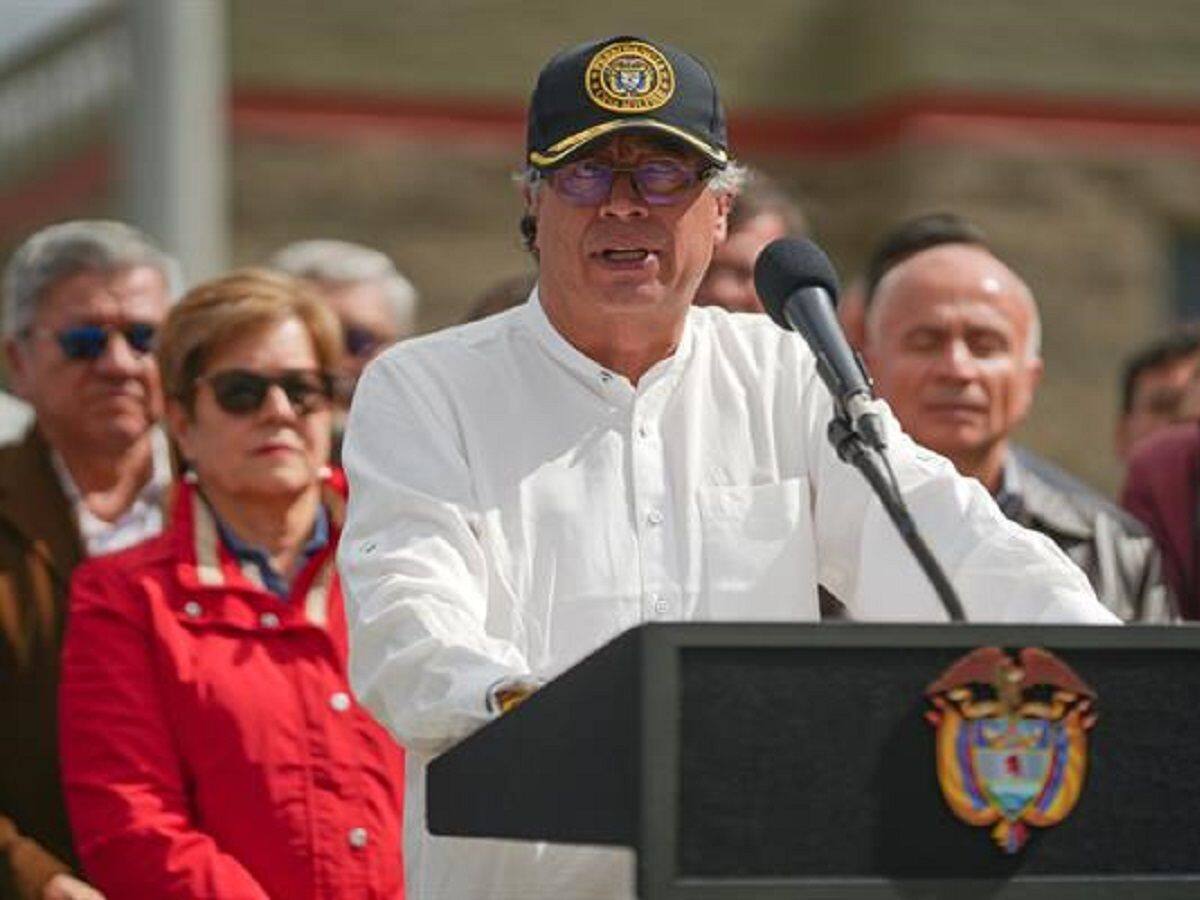 Presidente Petro relacionó caída del peso con la disminución de dólares de la coca