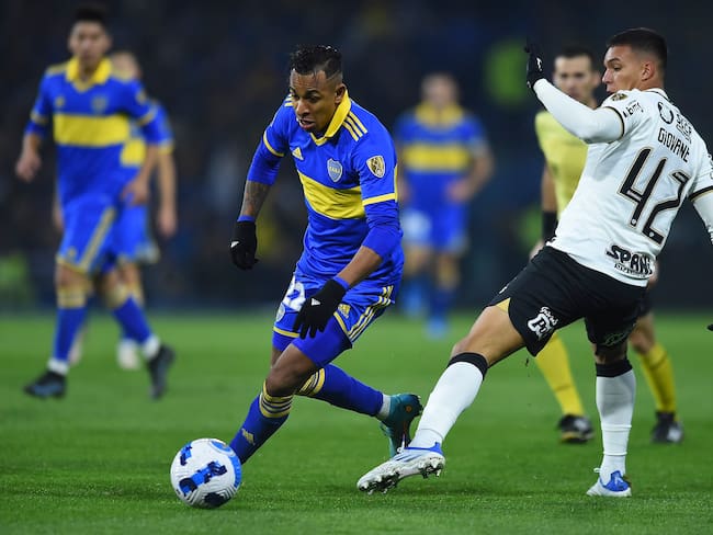 Sebastian Villa y Giovane en el juego de octavos de vinal de la Copa Libertadores (Photo by Marcelo Endelli/Getty Images)