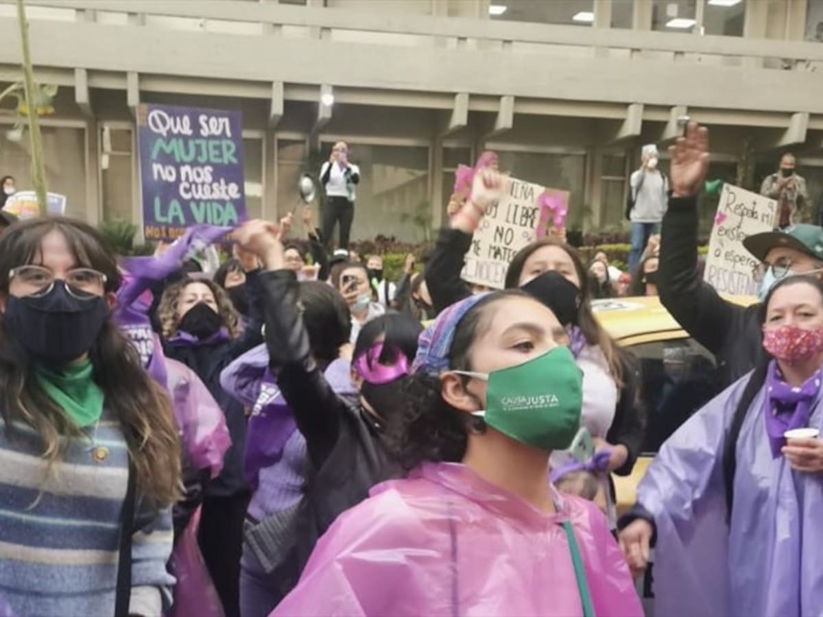 Paro de taxistas y marcha feminista en Bogotá se desarrollaron pacíficamente