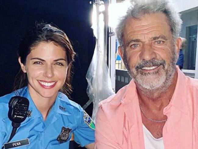 Stephanie Cayo junto a Mel Gibson en ‘Force of Nature’