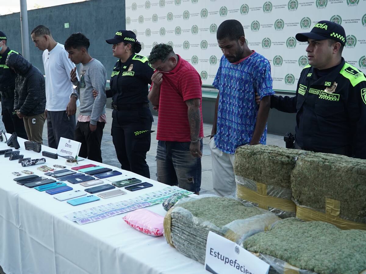 Desarticulan bandas de microtráfico en Bogotá: escondían las drogas y armas bajo tierra