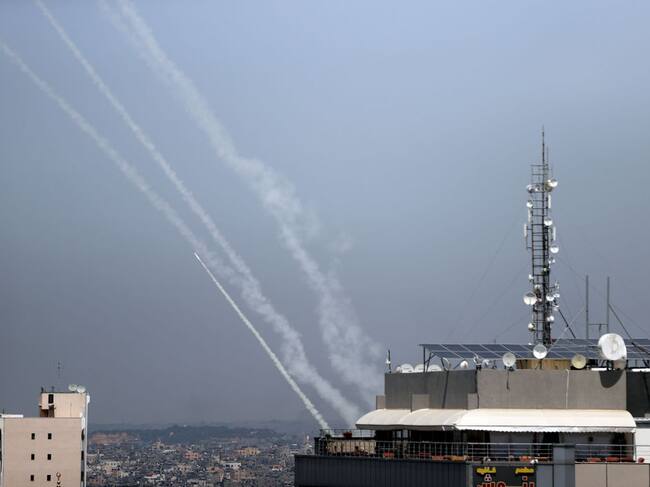 Cohetes lazandos desde Gaza a Israel. 10 de mayo de 2023. Foto: Mustafa Hassona/Anadolu Agency via Getty Images.