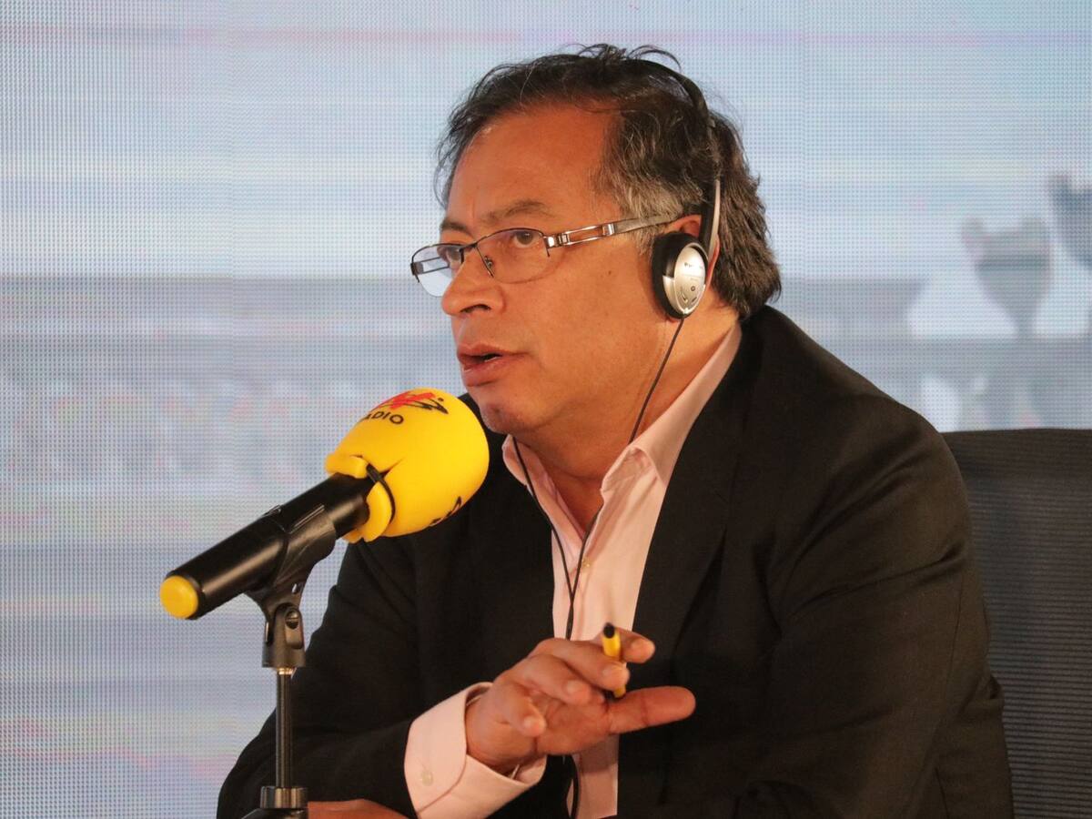 Gustavo Petro propone una democratización del crédito: “necesitamos reemplazar el gota a gota”