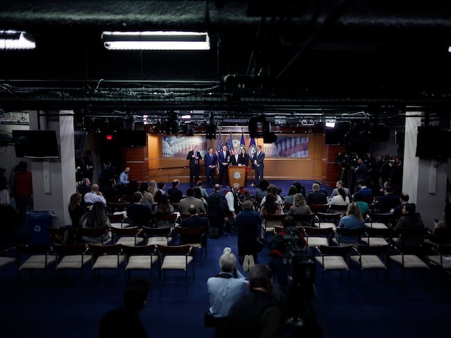 Los miembros de la Conferencia Republicana de la Cámara realizan una conferencia de prensa luego de una reunión del caucus en el Capitolio de los EE. UU. el 10 de enero de 2023 en Washington, DC. Foto de Chip Somodevilla/Getty Images.