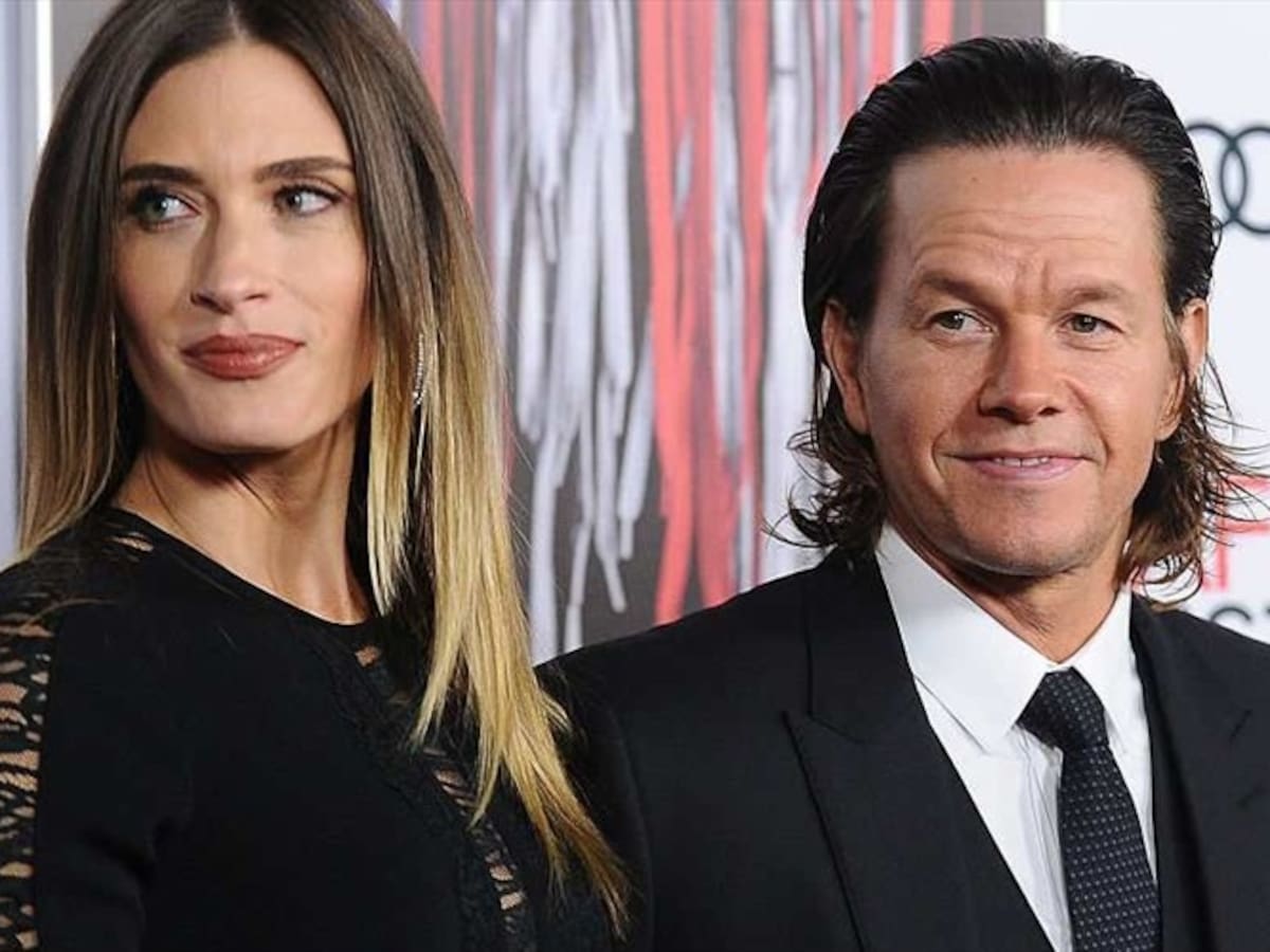 Mark Wahlberg y su esposa presumen sus abdominales en Instagram
