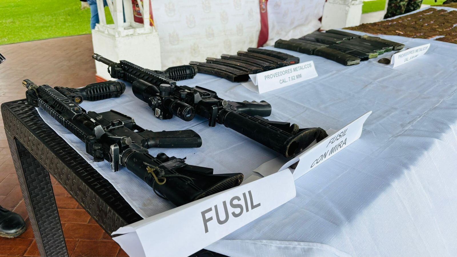 Material incautado: Ejército Nacional.