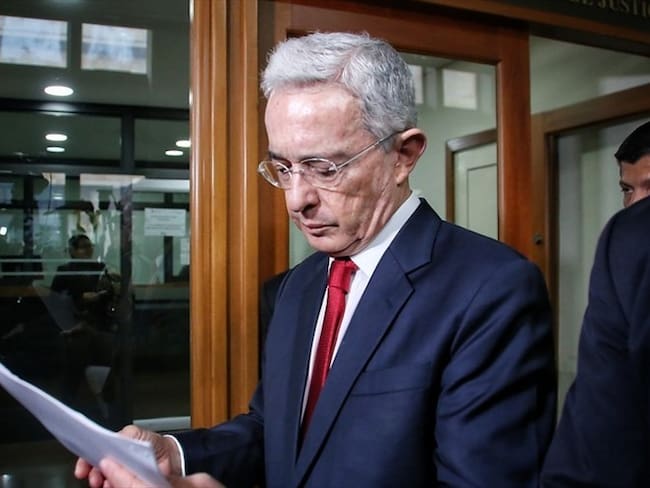 La juez hizo lo que debía hacer: defensa de Álvaro Uribe