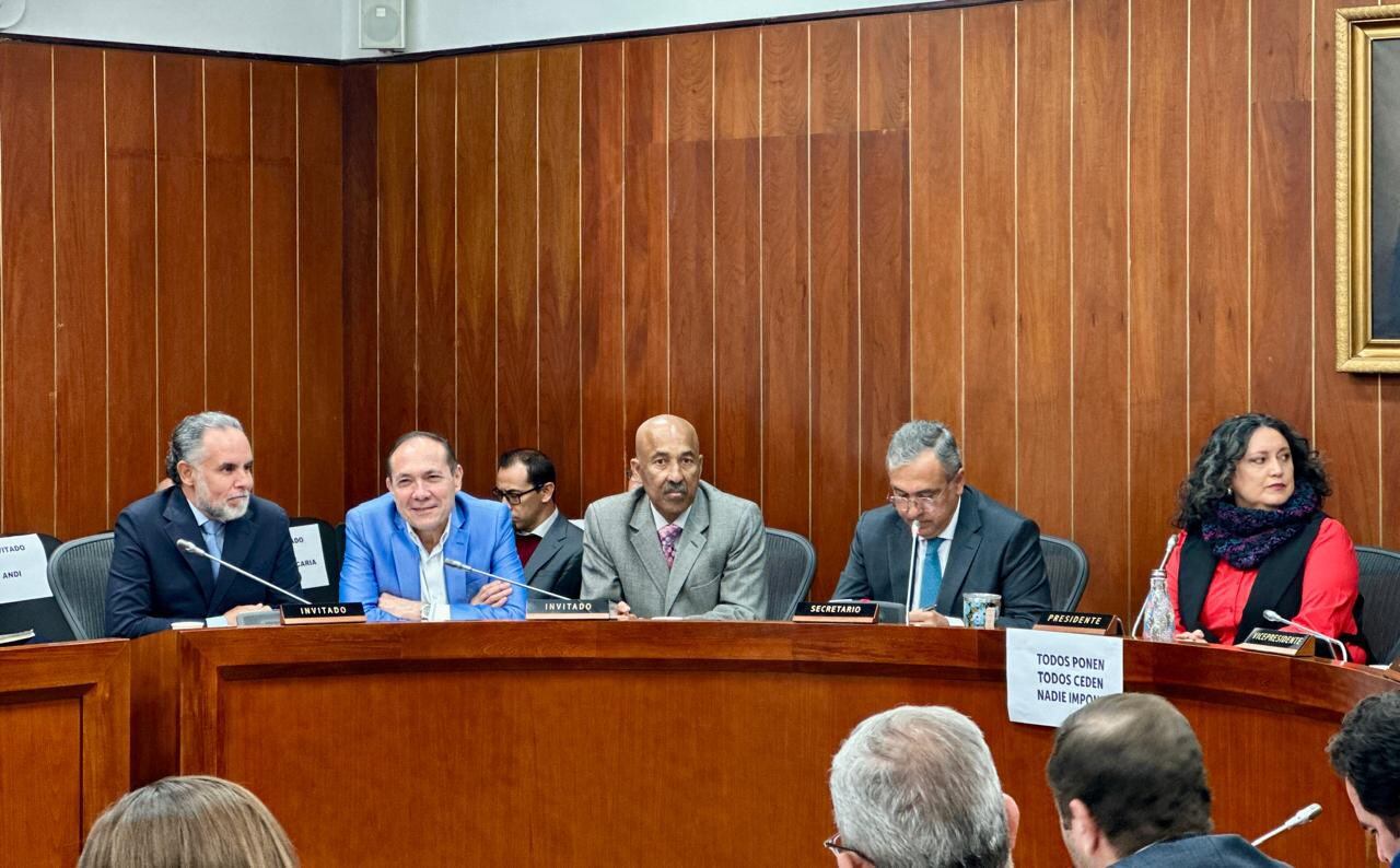 Concluyó sesión tripartita de la reforma laboral en Senado. Foto: cortesía Senado