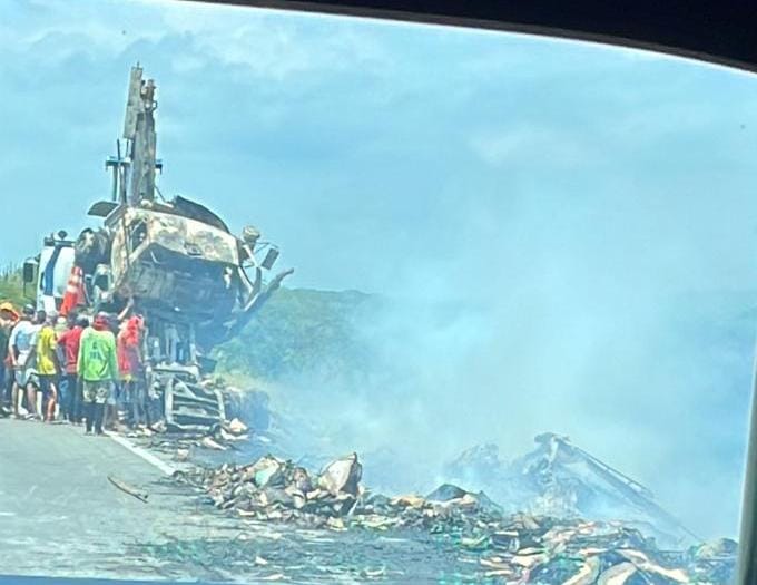 Vehículo incendiado/ Cortesía