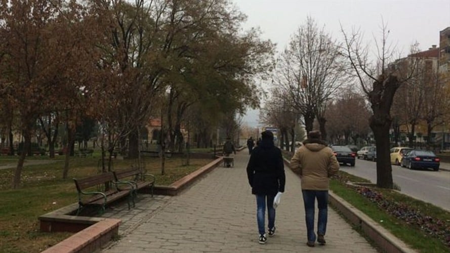 En Veles, una pequeña ciudad de Macedonia, muchos jóvenes se están enriqueciendo con un negocio que despierta polémicas.. Foto: BBC Mundo