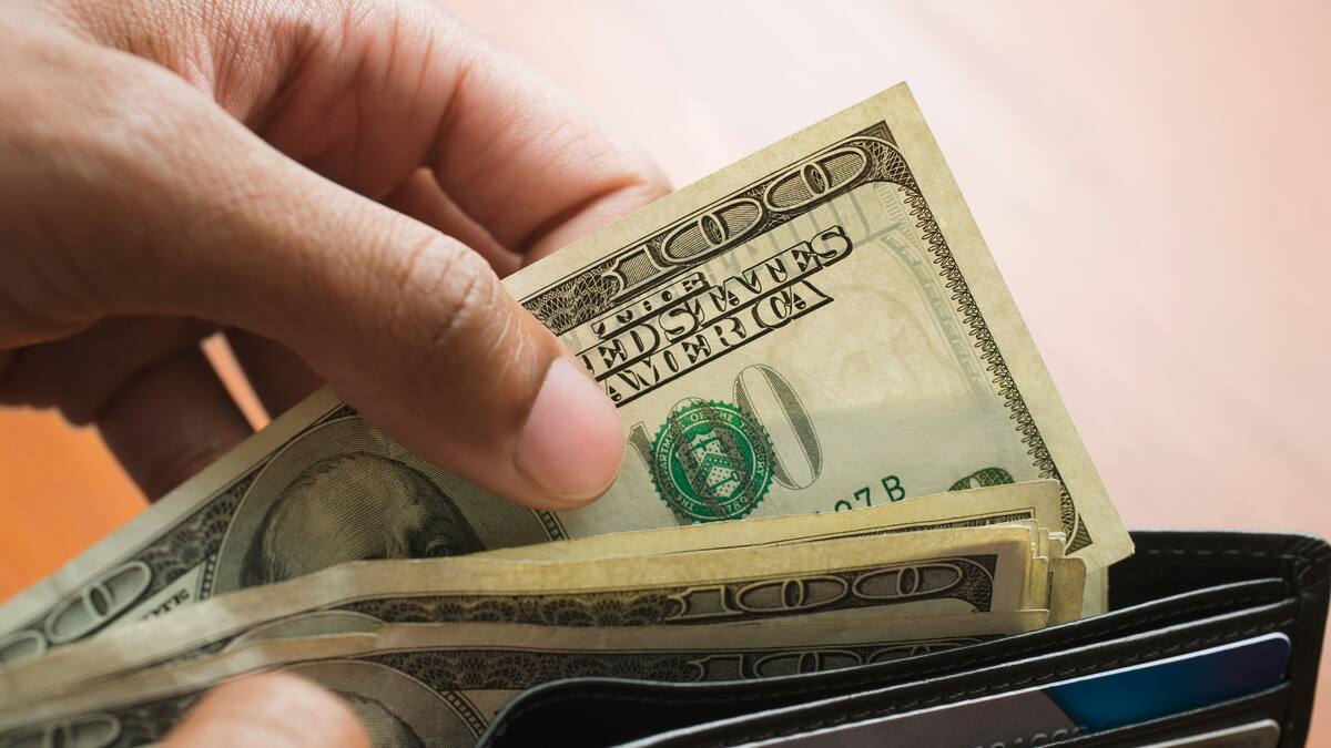 Dólar se acerca a los $4.900: ha subido casi $1.000 desde la elección de Petro