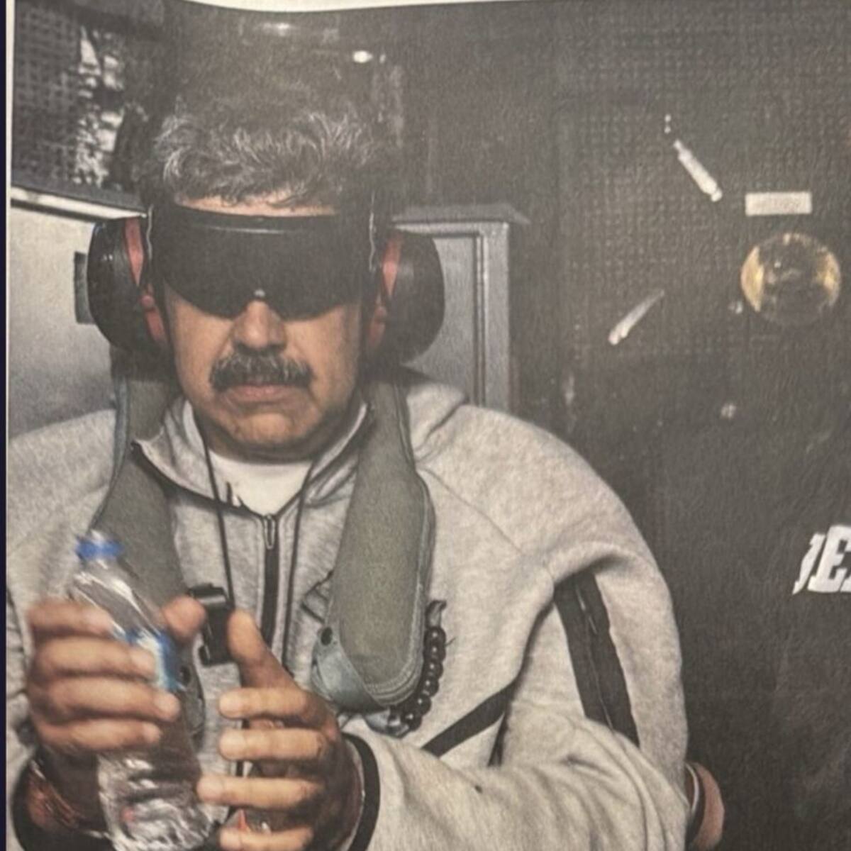 Esta es la primera foto de Nicolás Maduro tras ser capturado por Estados Unidos