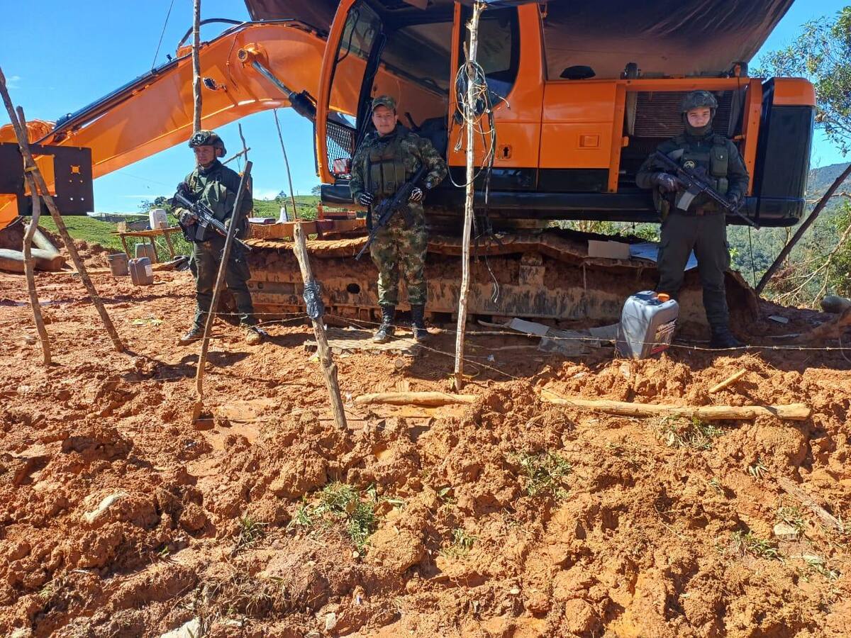 Ejército destruyó siete unidades productoras mineras ilegales en Antioquia y Chocó