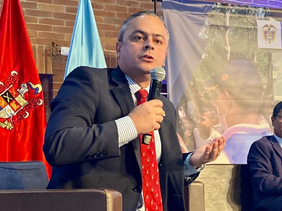 Realizar negociación con ELN es un error y un engaño: alto comisionado para la paz