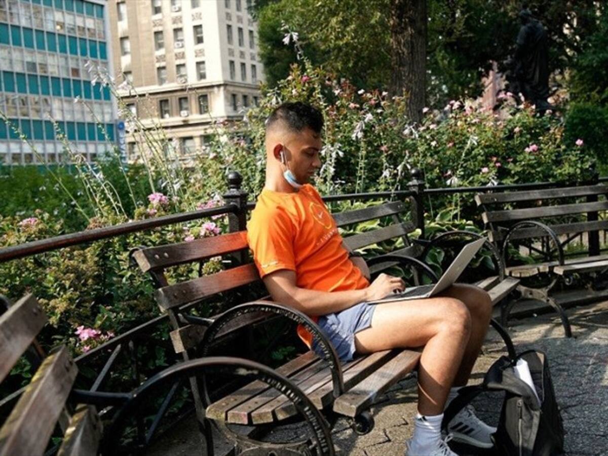 Más del 60 % de los colombianos buscan pareja por internet