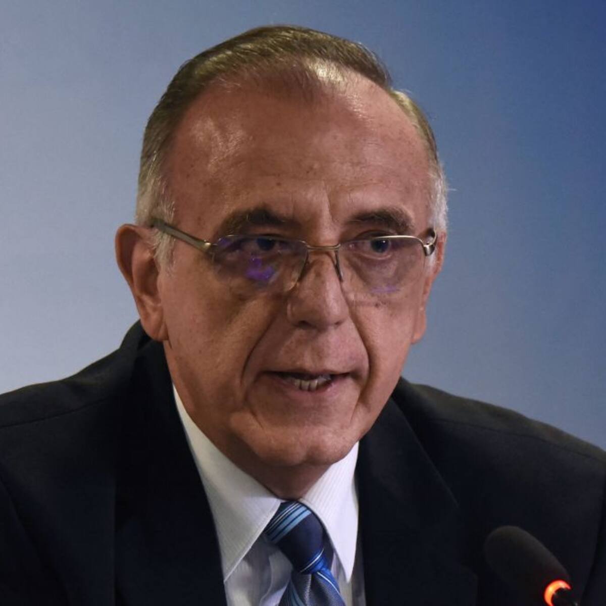 Nombramientos, reformas y respuesta a críticos: los temas del MinDefensa designado