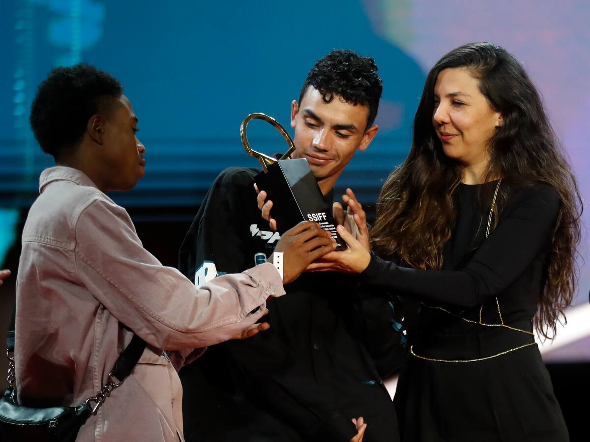 Colombiana Laura Mora ganó Concha de Oro en San Sebastián con ‘Los reyes del mundo’