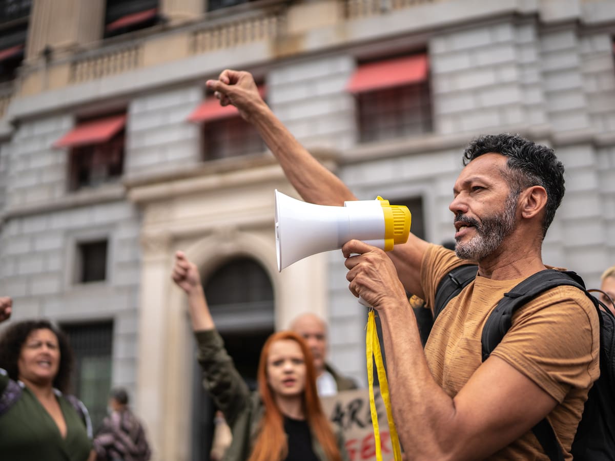 ¿Qué es la libertad de expresión? ¿Debe tener límites?