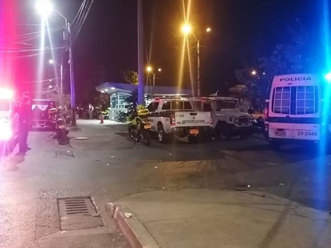 El estallido ocurrio frente a un CAI de la Policía, muy cerca al lugar donde realizaban los sepelios de los jovenes asesinados. Foto: Cortesía