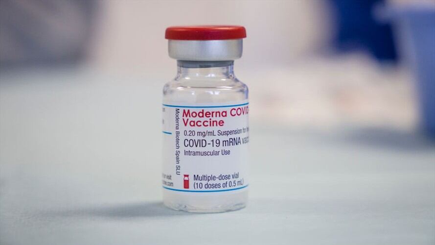 La vacuna Moderna es producida por la farmacéutica estadounidense del mismo nombre contra COVID-19. Foto: Getty Images/ NurPhoto