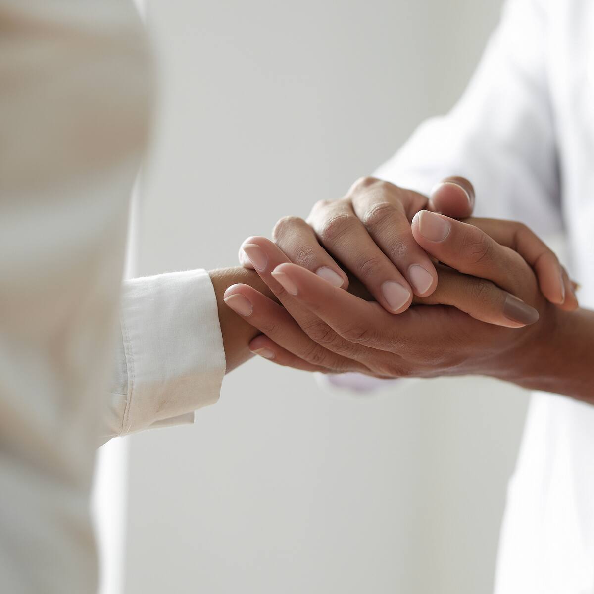 De la Oscuridad a la Luz: la conmovedora historia de superación de Carolina Uribe