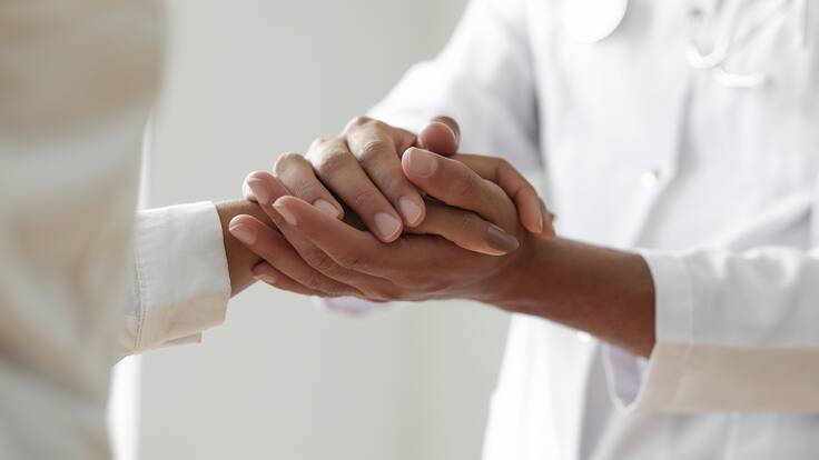 De la Oscuridad a la Luz: la conmovedora historia de superación de Carolina Uribe