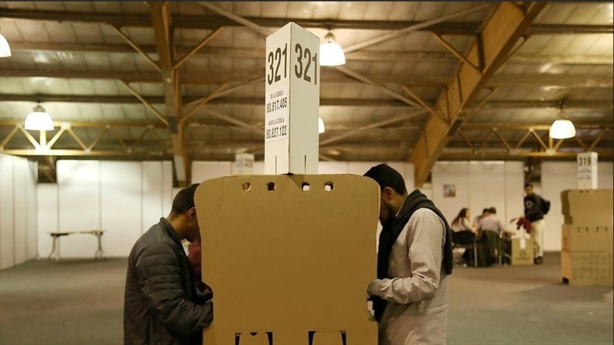 Pese a que algunos analistas dieron como grandes perdedores a los partidos políticos tradicionales, muchos de ellos calificaron como positivo el resultado del 27 de octubre. . Foto: Colprensa