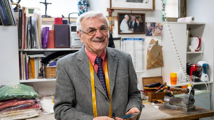 “Este es un oficio que se hace con gusto”: Raniero Mancinelli, el sastre de los papas