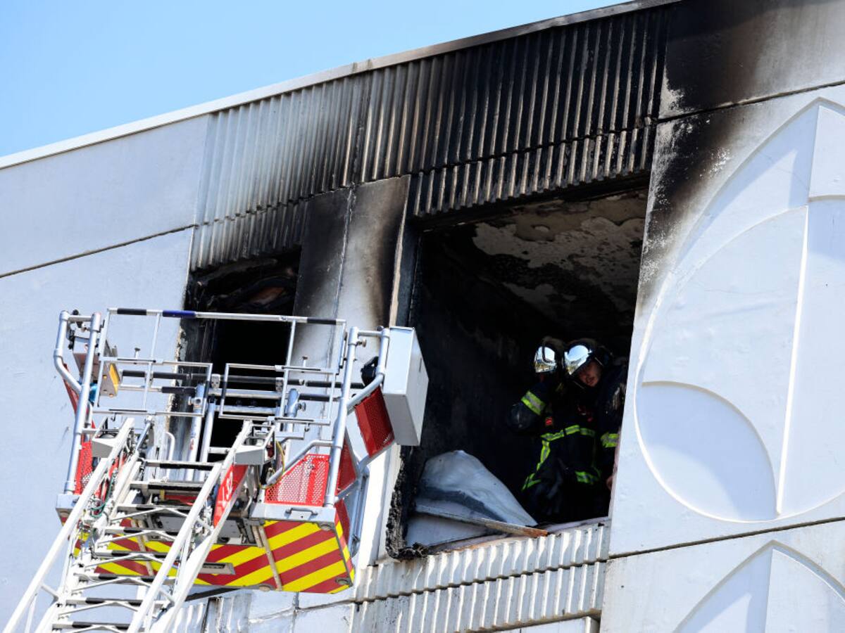 Buscan a tres personas por el incendio que mató a siete miembros de una familia en Francia