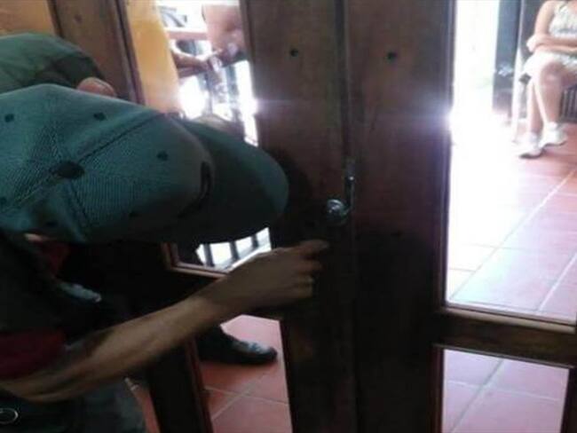 Alcalde de Mogotes no pudo ingresar a su despacho a trabajar . Foto: suministrada.