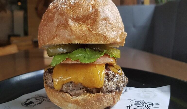 Foto: Double Cheddar Cheeseburger