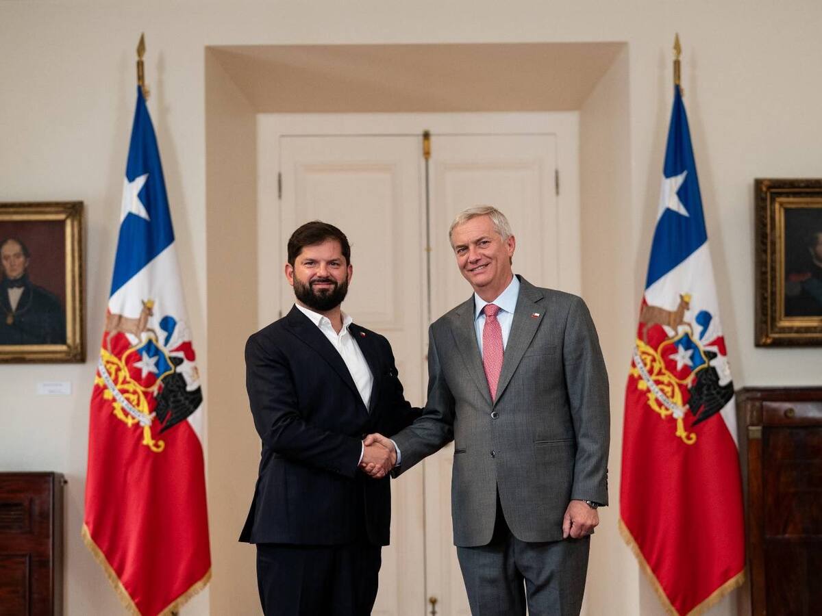 Boric recibió a Kast en Palacio de La Moneda para iniciar transición presidencial que termina en marzo