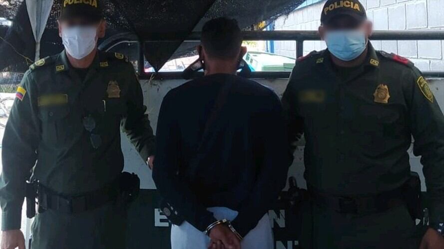 En envases de yogurt intentan ingresar droga a un centro de reclusión en Montería. Foto: prensa Policía.