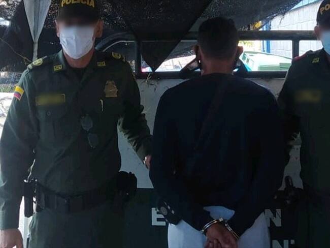 En envases de yogurt intentan ingresar droga a un centro de reclusión en Montería. Foto: prensa Policía.