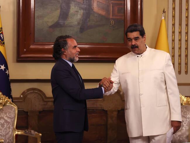 Armando Benedetti y Nicolás Maduro. Foto: EFE/ Miguel Gutiérrez